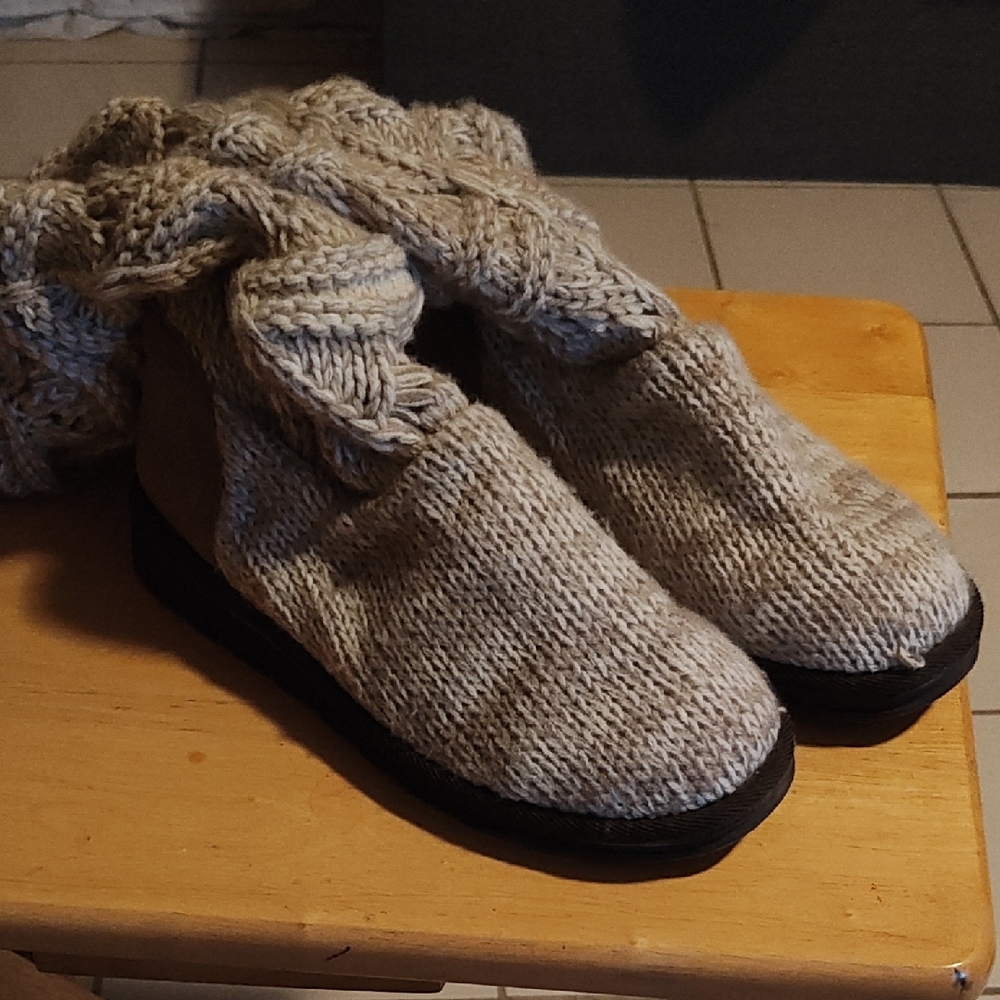 Muk Luks Cream Knit Winter Boots
